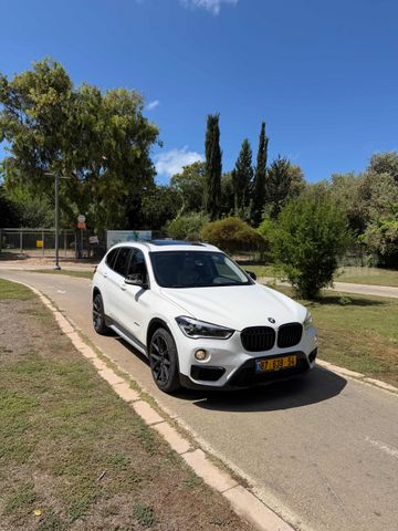 ב מ וו X1