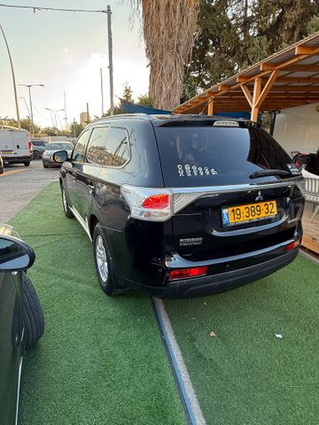 מיצובישי אאוטלנדר