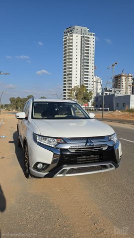 מיצובישי אאוטלנדר
