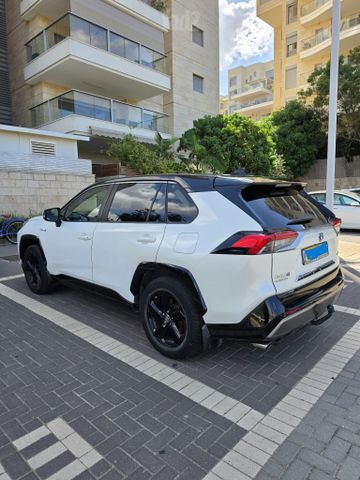 טויוטה RAV4