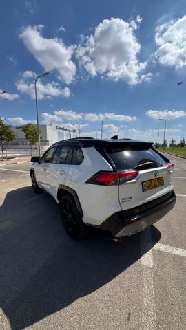 טויוטה RAV4
