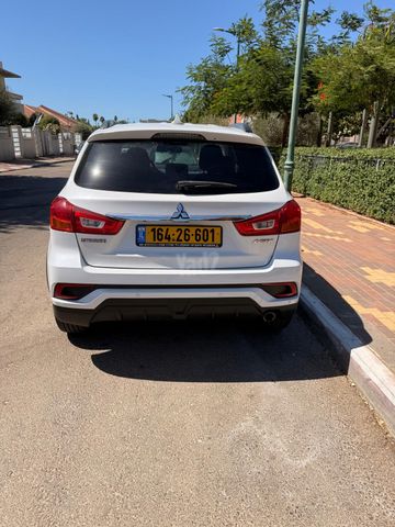 מודעת רכב מיצובישי ASX