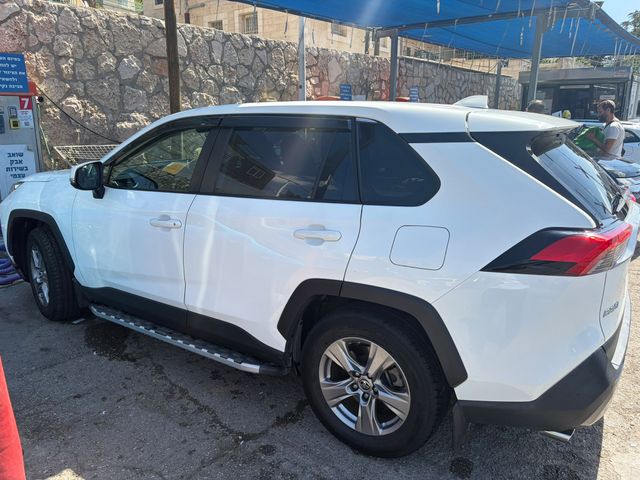 טויוטה RAV4