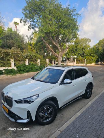 ב מ וו IX1