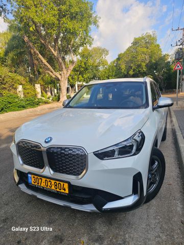 ב מ וו IX1
