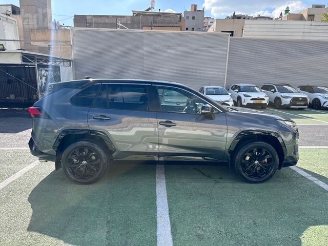 טויוטה RAV4