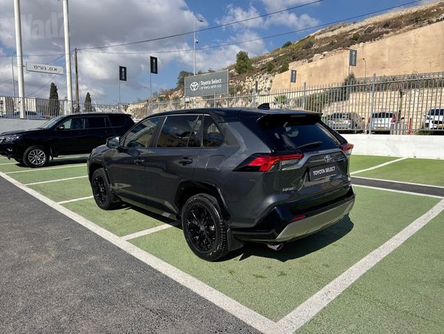 טויוטה RAV4