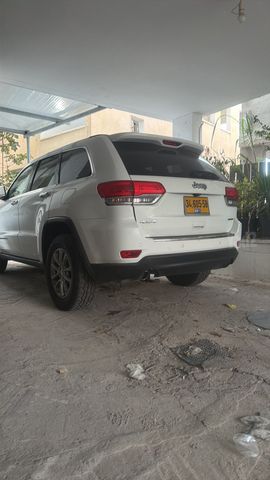 מודעת רכב ג'יפ גרנד צ'ירוקי