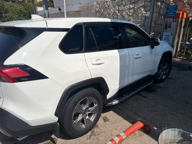 טויוטה RAV4