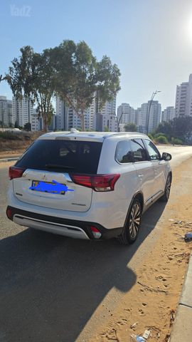 מיצובישי אאוטלנדר