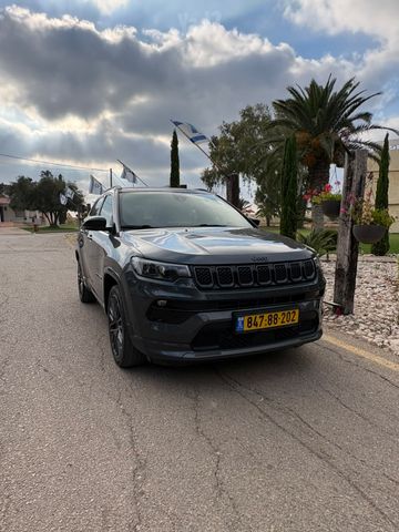 מודעת רכב ג'יפ קומפאס