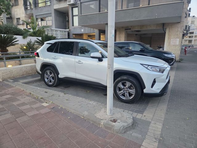 טויוטה RAV4