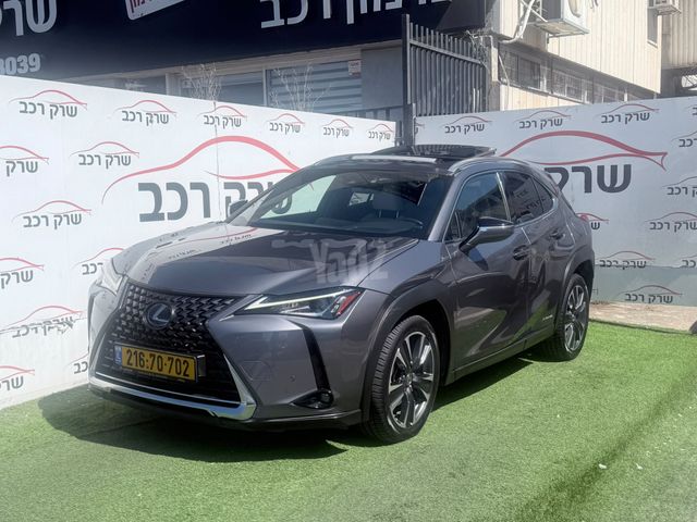 מודעת רכב לקסוס UX
