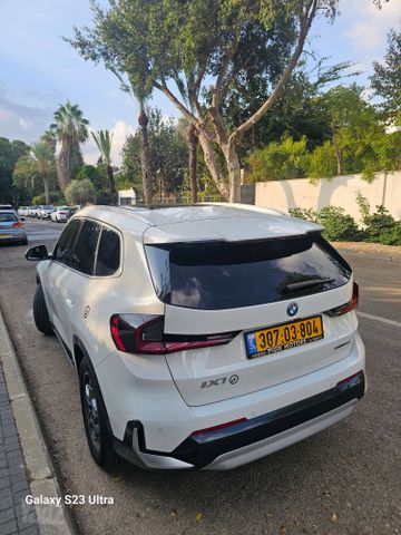 ב מ וו IX1