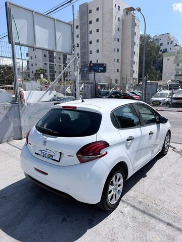 פיג'ו 208