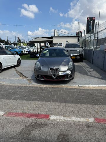 אלפא רומיאו ג'ולייטה