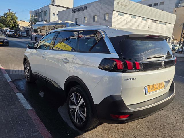 פיג'ו 5008