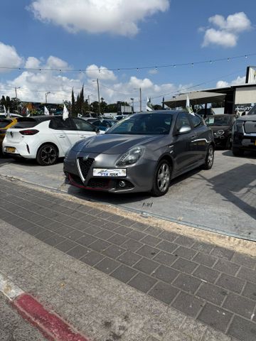 מודעת רכב אלפא רומיאו ג'ולייטה