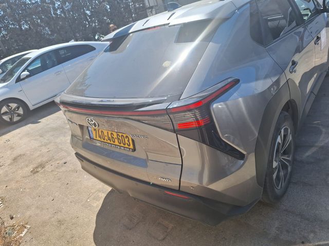 טויוטה bZ4X