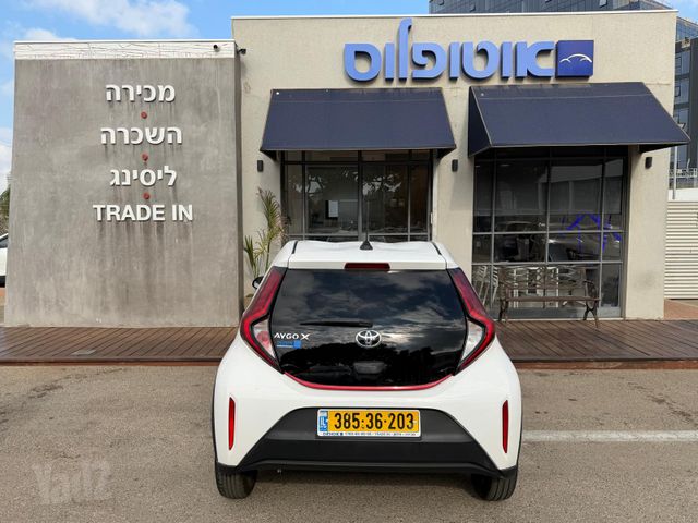 טויוטה אייגו X