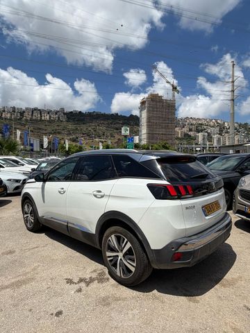 פיג'ו 3008