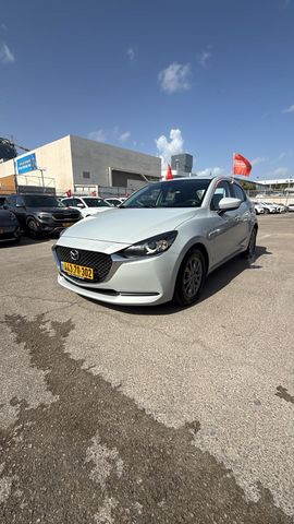 מודעת רכב מאזדה 2