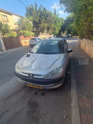פיג'ו 206
