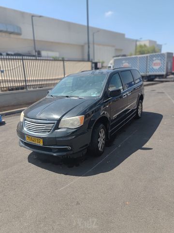 מודעת רכב קרייזלר גראנד וויאג'ר