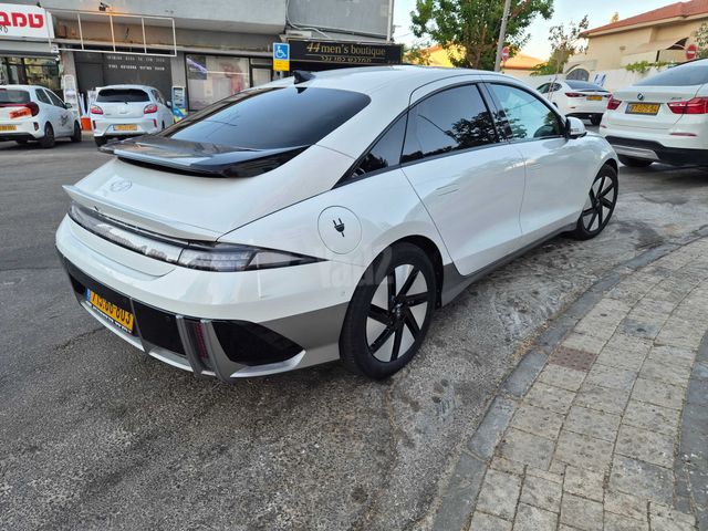 יונדאי איוניק 6