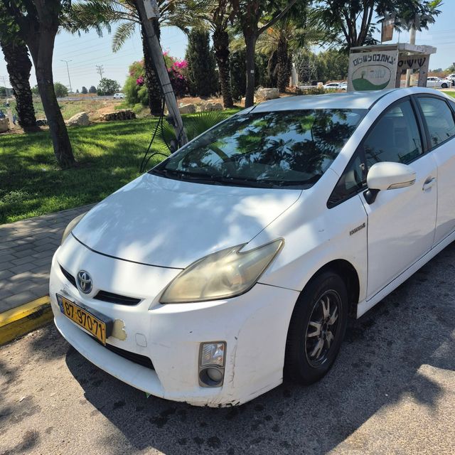 טויוטה פריוס