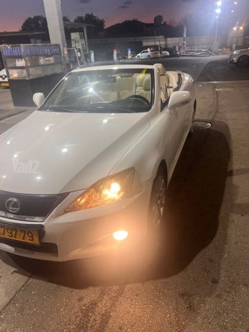 לקסוס IS