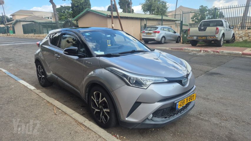 מודעת רכב טויוטה C-HR