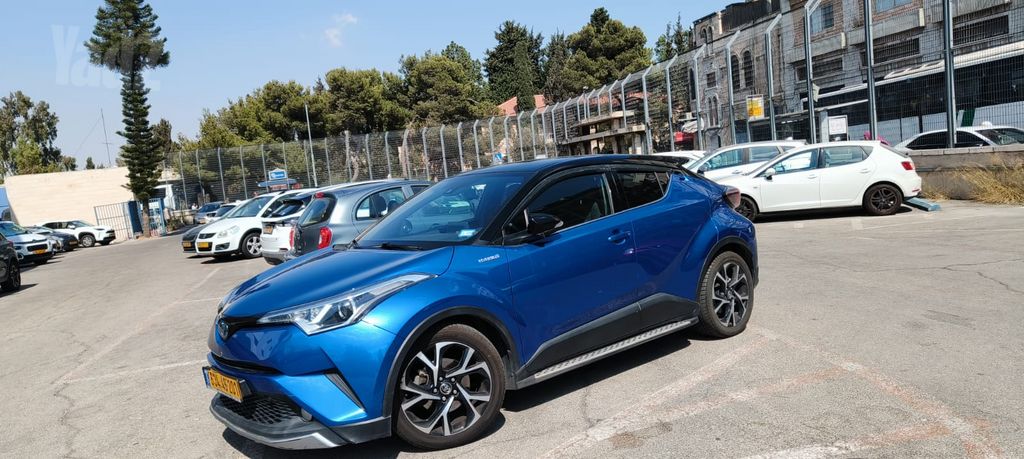 מודעת רכב טויוטה C-HR