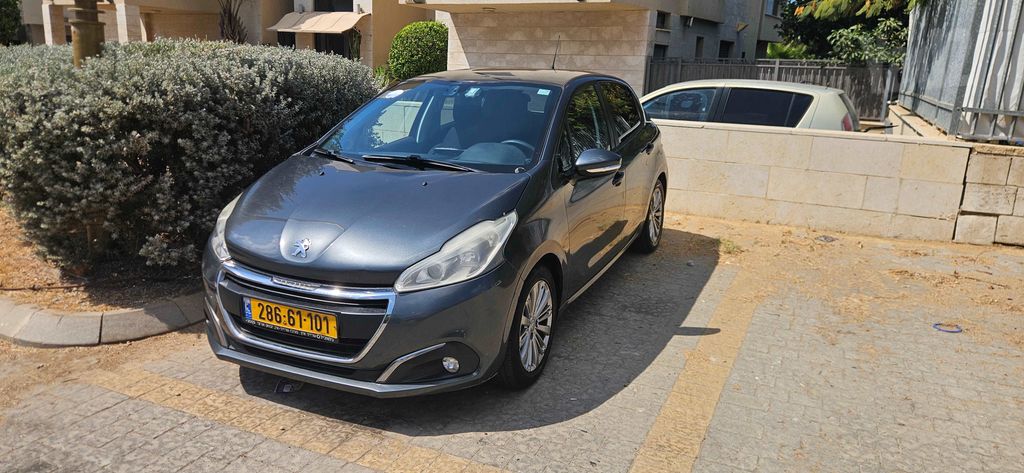 פיג'ו 208