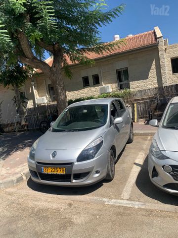 רנו סניק