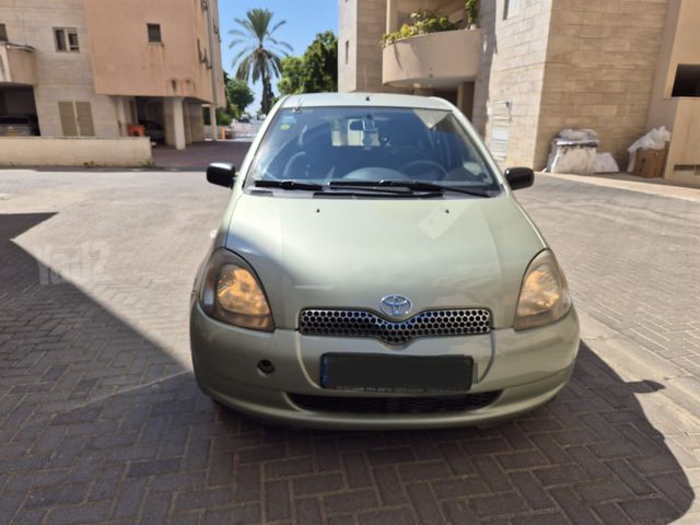 טויוטה יאריס