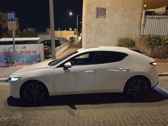 מודעת רכב מאזדה 3