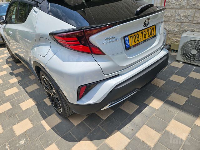 מודעת רכב טויוטה C-HR
