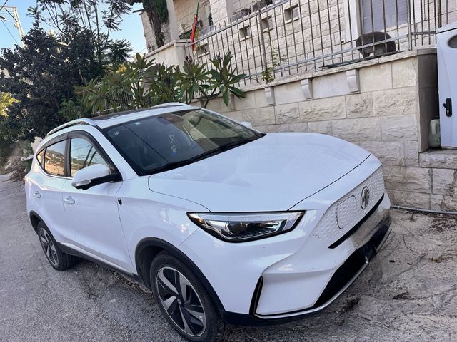 אם ג'י ZS