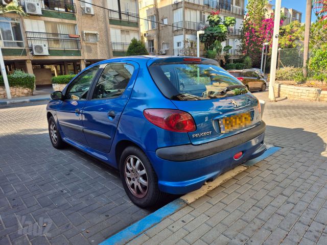 פיג'ו 206