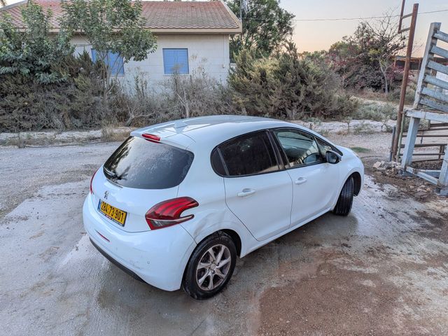 מודעת רכב פיג'ו 208