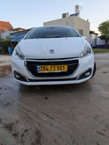 פיג'ו 208