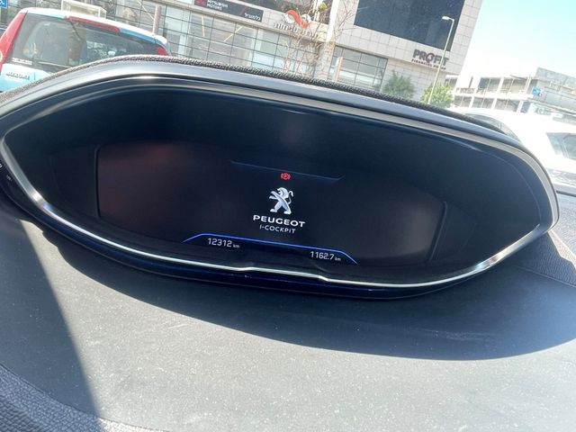 פיג'ו 3008