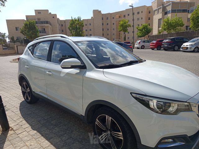 אם ג'י ZS