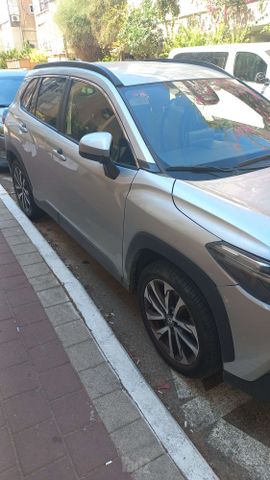 טויוטה קורולה קרוס