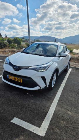 מודעת רכב טויוטה C-HR