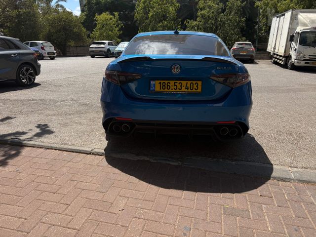 אלפא רומיאו ג'וליה