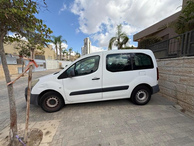 מודעת רכב סיטרואן ברלינגו
