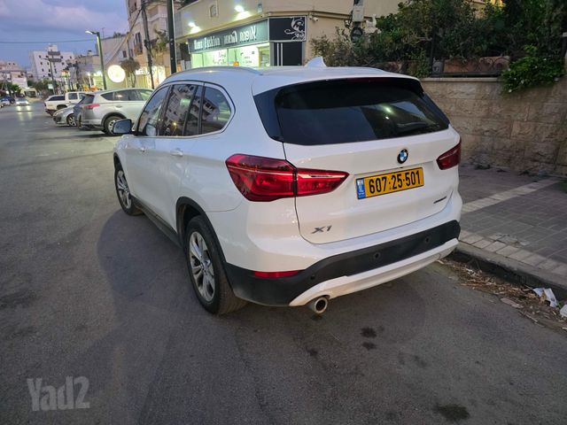 ב מ וו X1