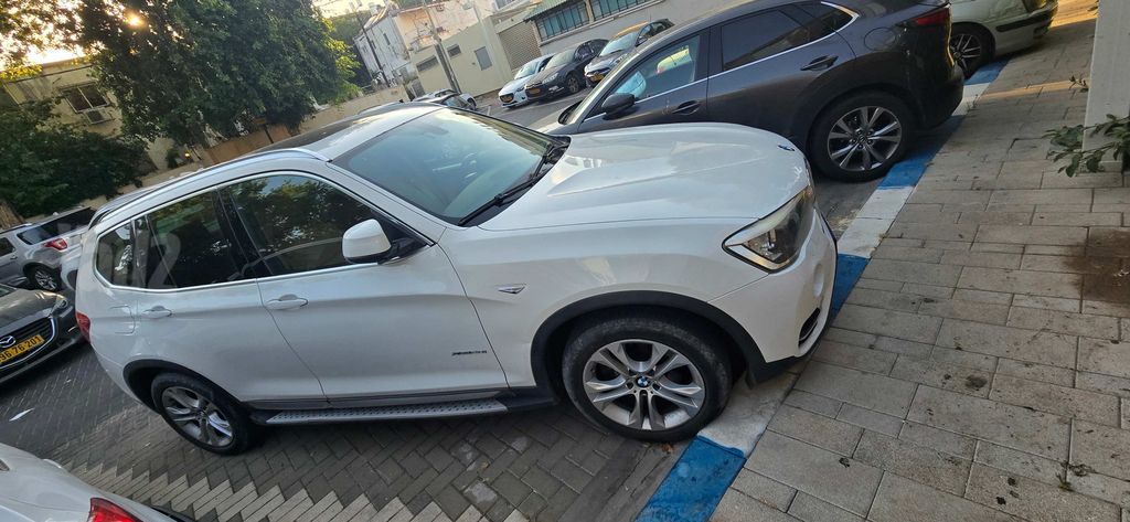 ב מ וו X3